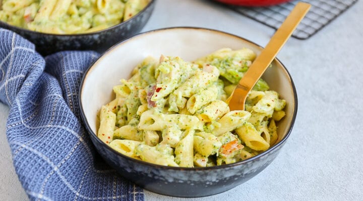 romige pasta met broccoli en kip
