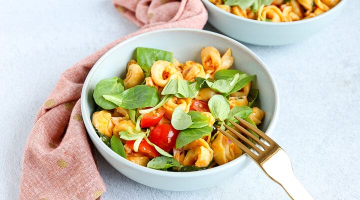 tortellini met rode pesto