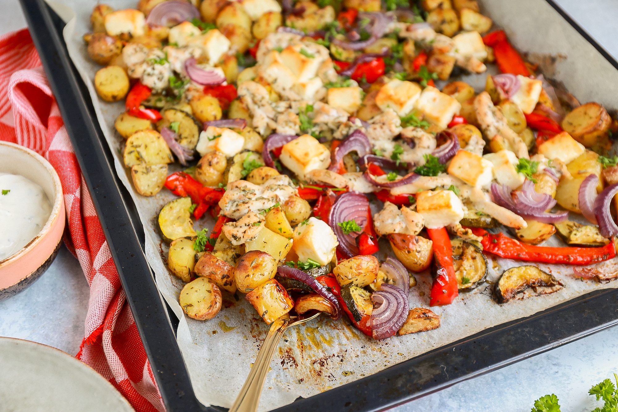 Griekse bakplaat met kip en feta