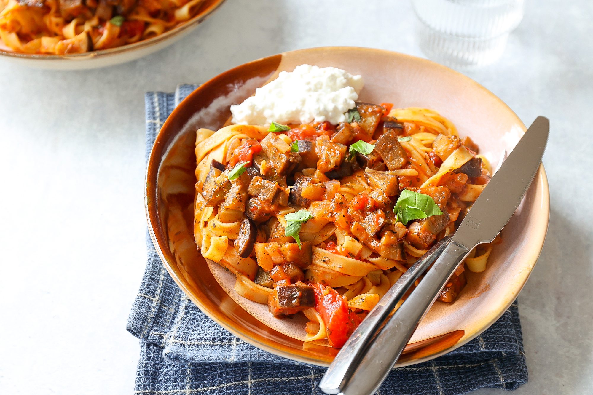 Vegetarische pasta met aubergine | Lekker en Simpel