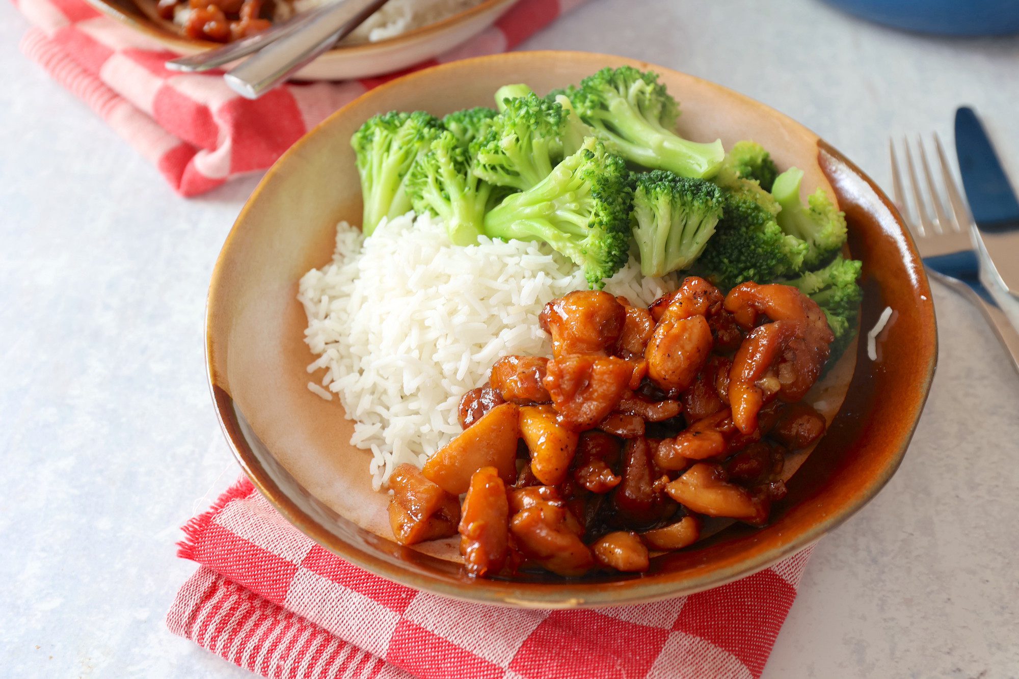 sticky chicken met rijst en broccoli