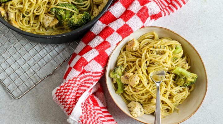 Erkaklarning orgazmi va nolasi aks etgan porno Oryolda yashirin kamera porno