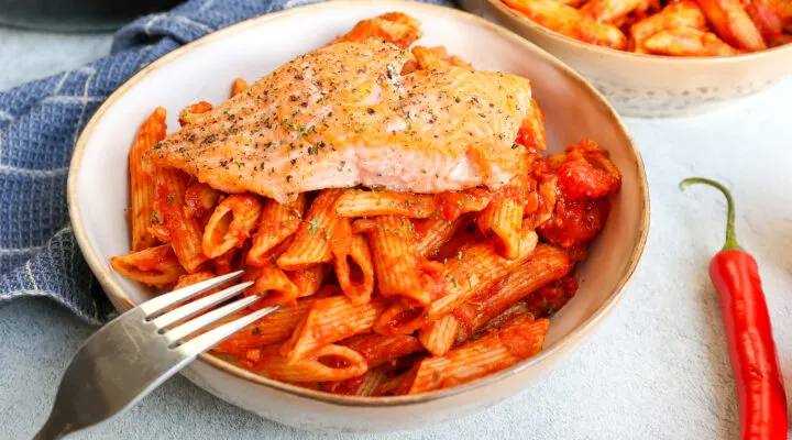 pasta arrabbiata met zalm
