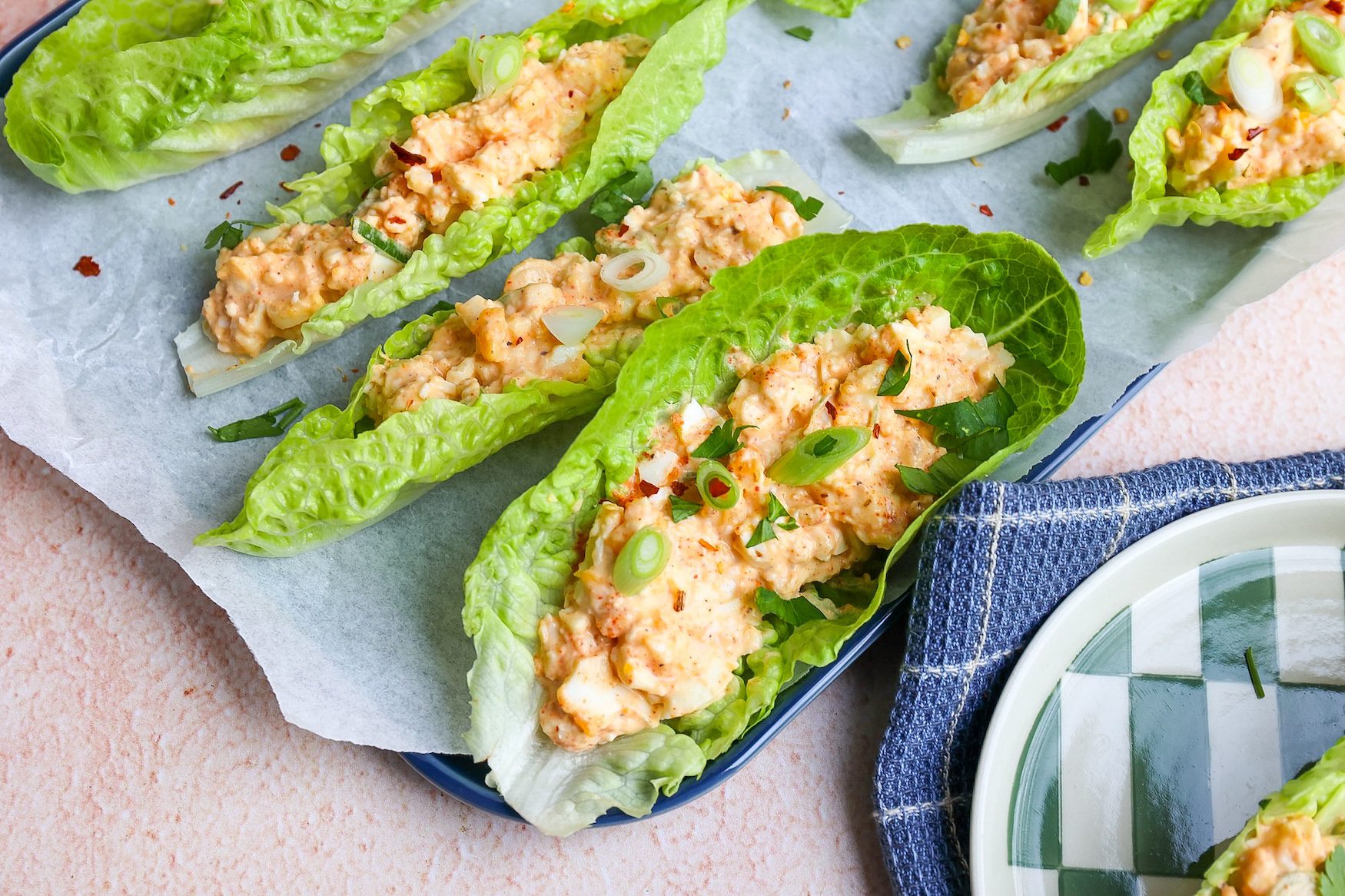 sla schuitjes met pittige eiersalade